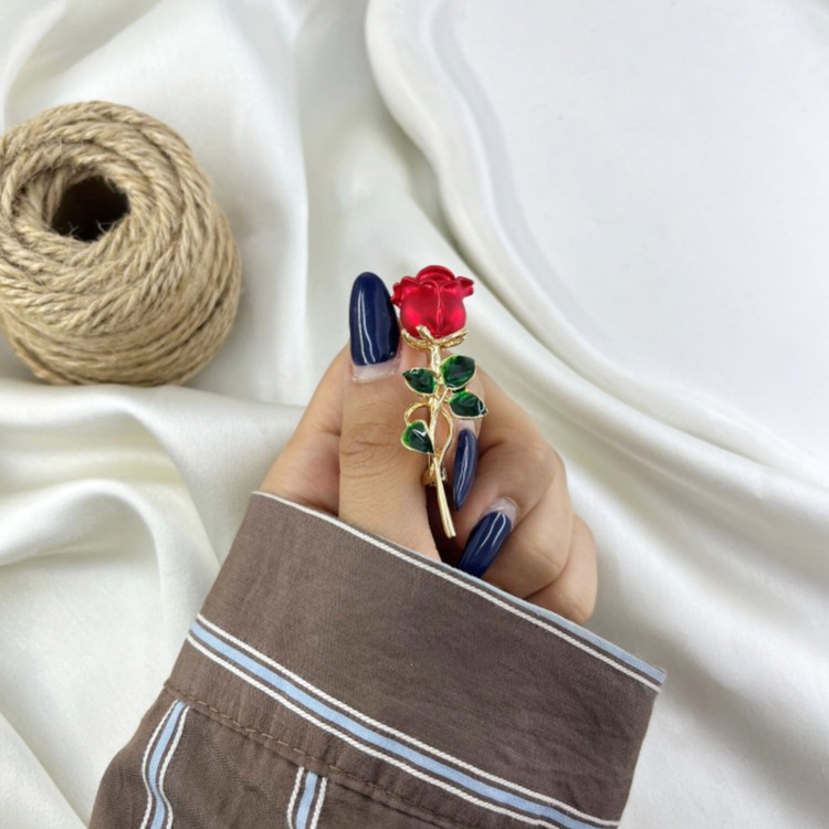 گل سینه مدل گل رز قرمز کد F04
